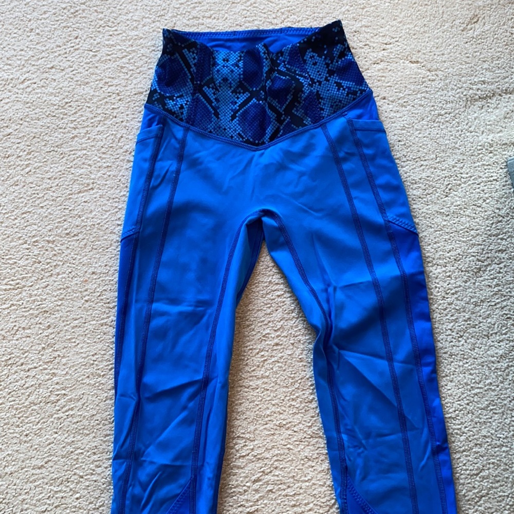 Lululemon Cropped Snakeskin Waist Band Leggings